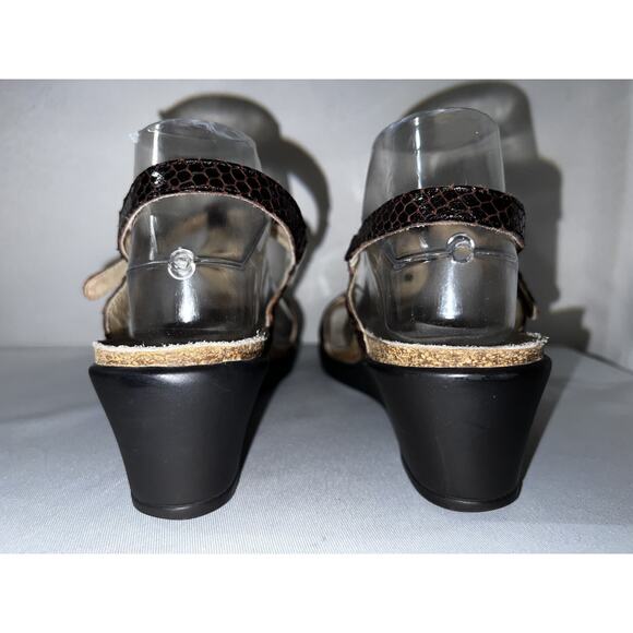 MEPHISTO Women's Sz 41 /11 Brown Embossed Beaded Air Relax T-Strap Wedge Sandals - Picture 6 of 9